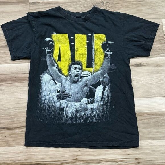 Muhammad Ali Black Graphic Tee Shirt Women’s Small - Picture 1 of 2